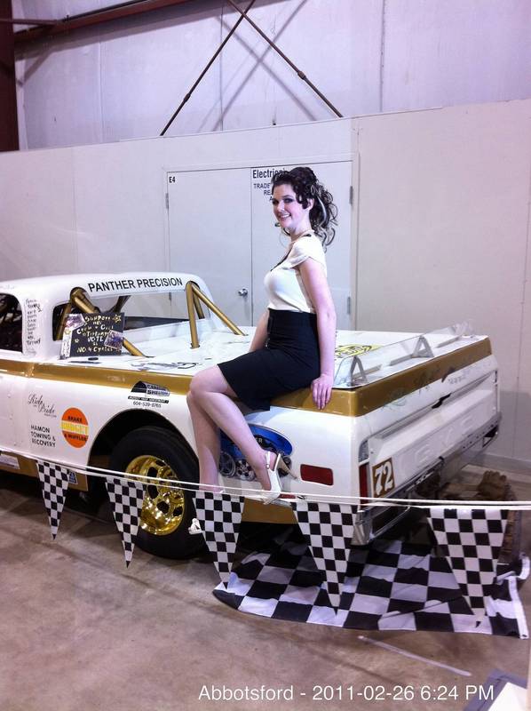 Pinup Contestant posing on #72 @ World of Wheels
